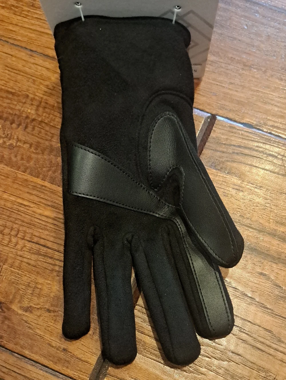 NWT Isotoner Gloves, Size S/M - Picture 3 of 9